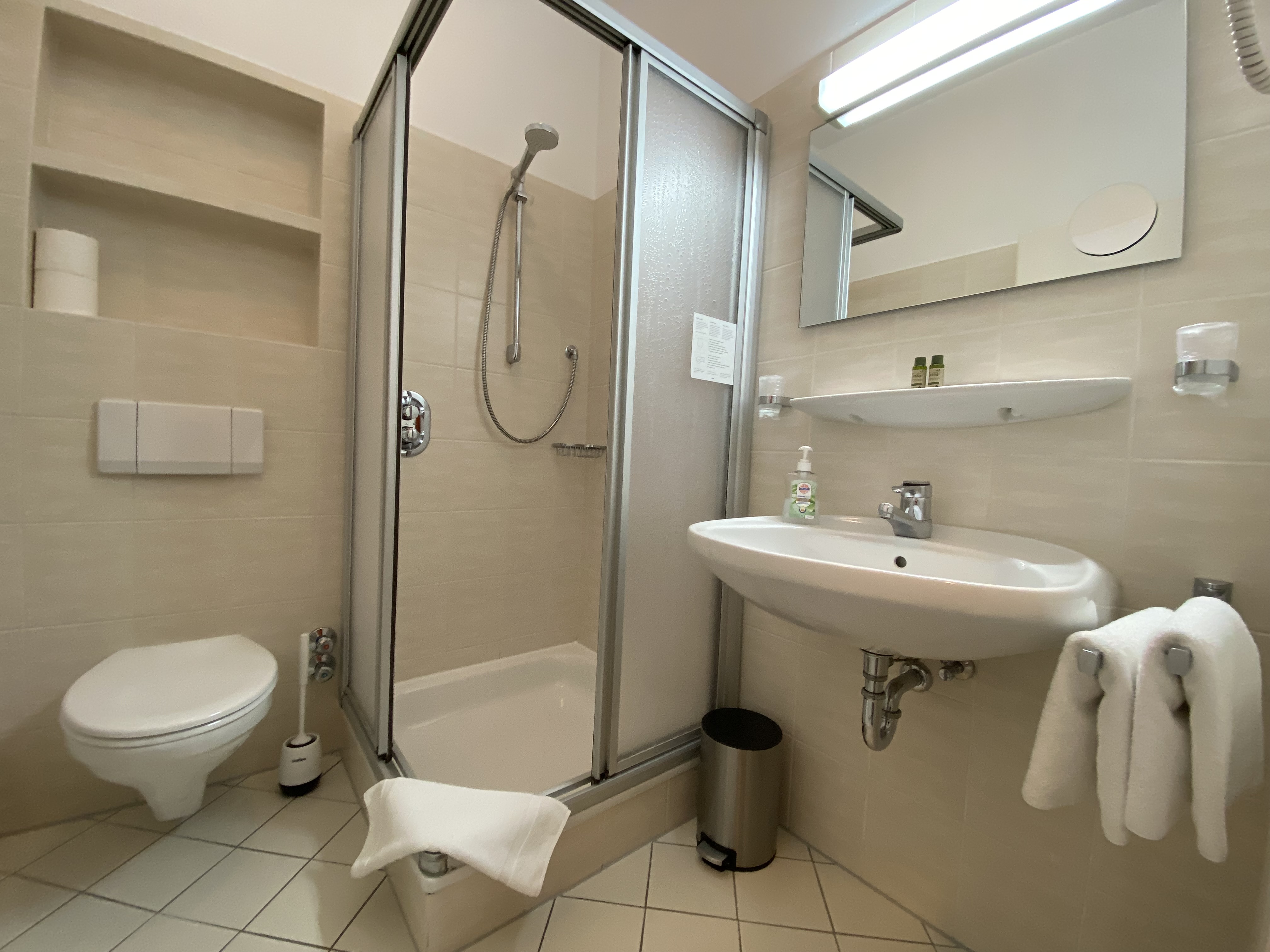 Doppelzimmer Badezimmer